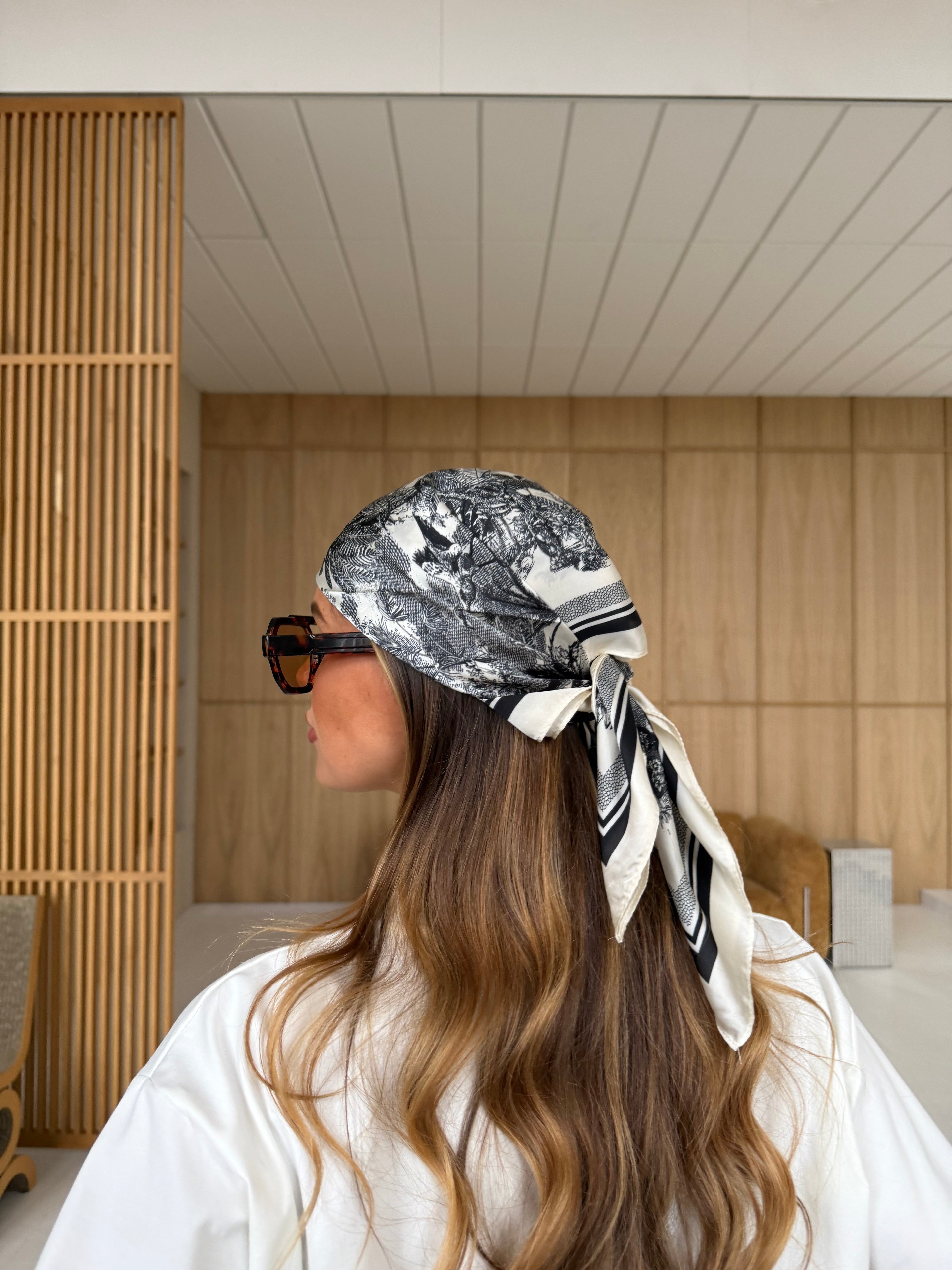 Carré de soie Foulard 3