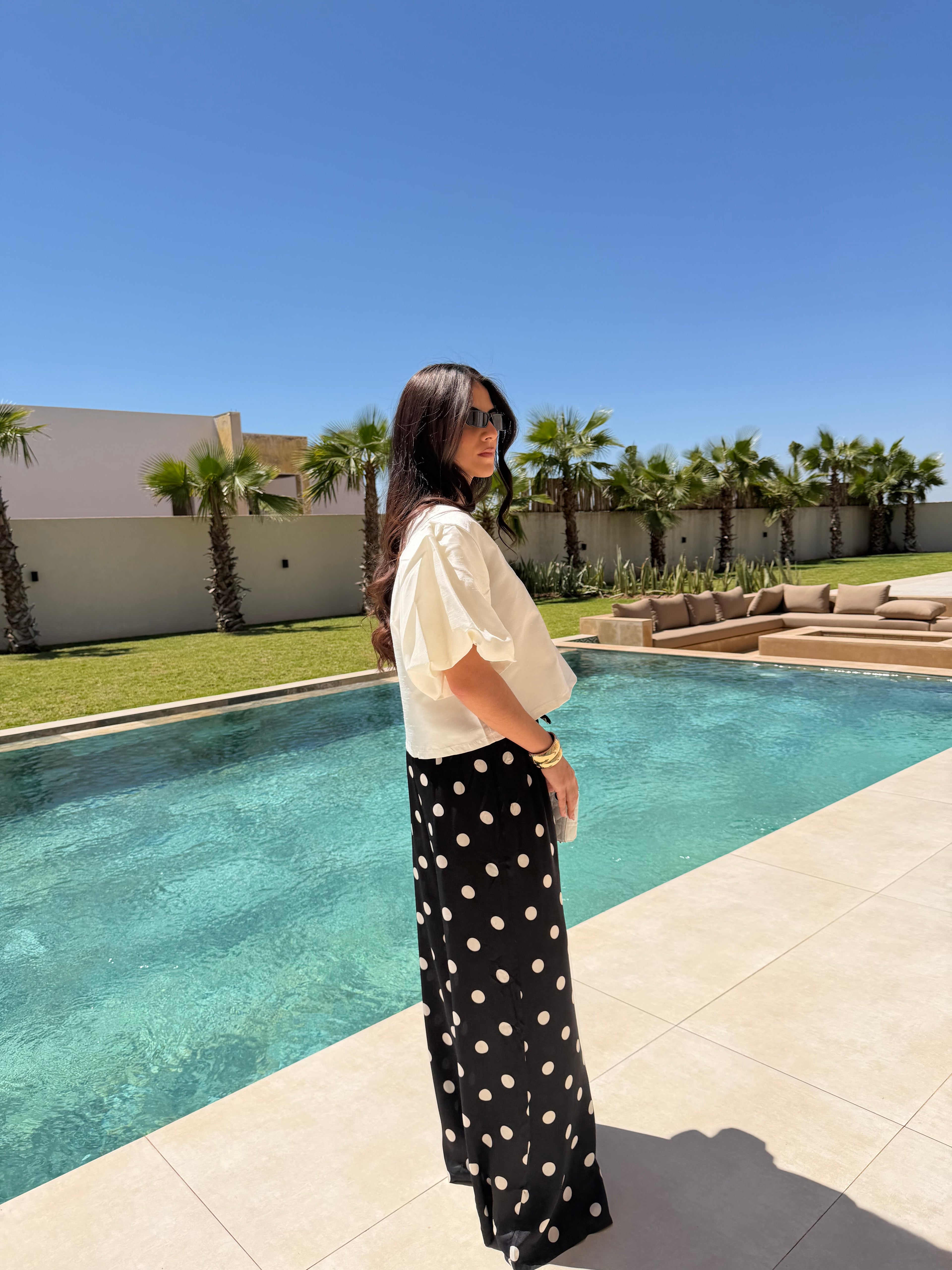 Pantalon satiné à pois noire