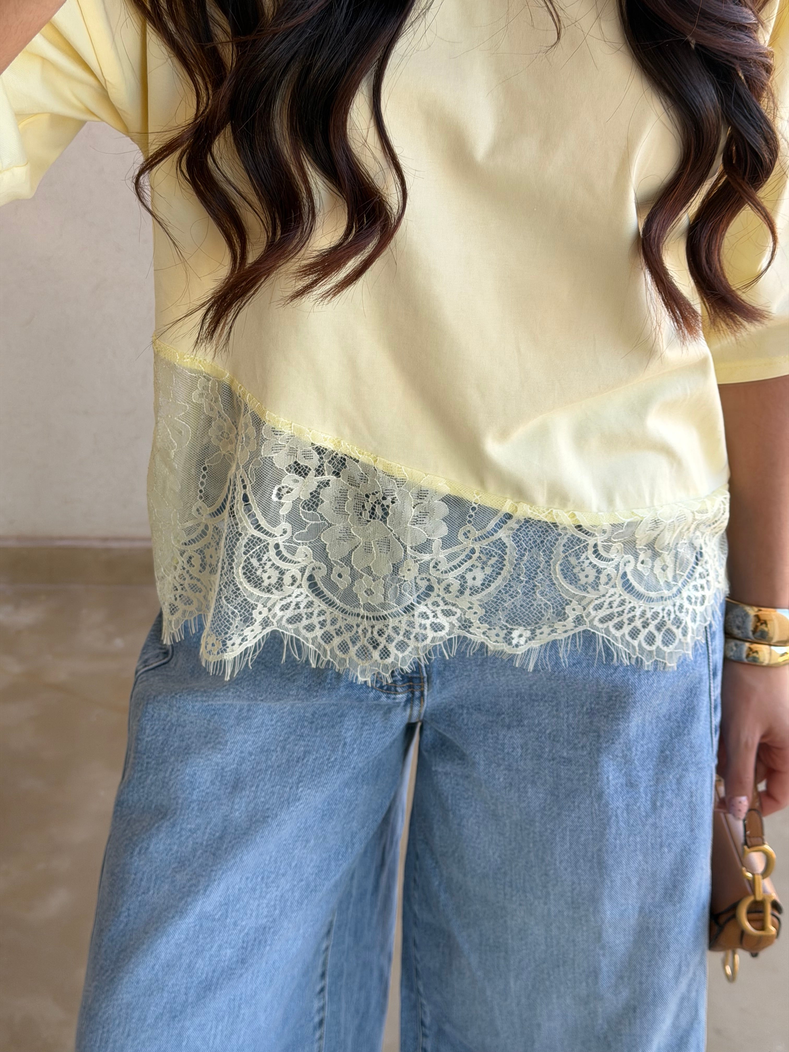 T-shirt court dentelle jaune