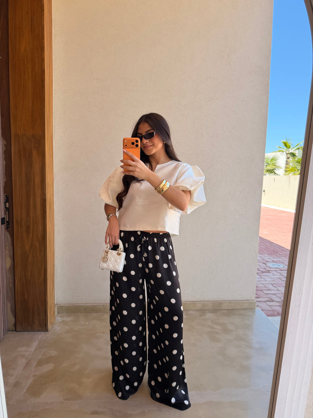 Pantalon satiné à pois noire