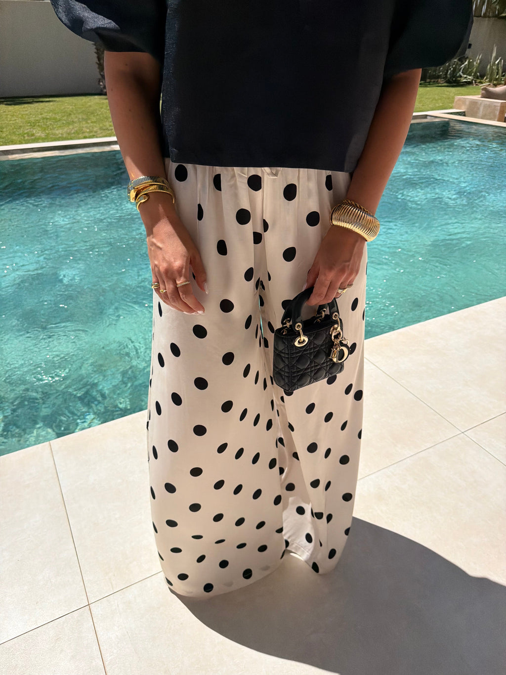 Pantalon satiné à pois blanc