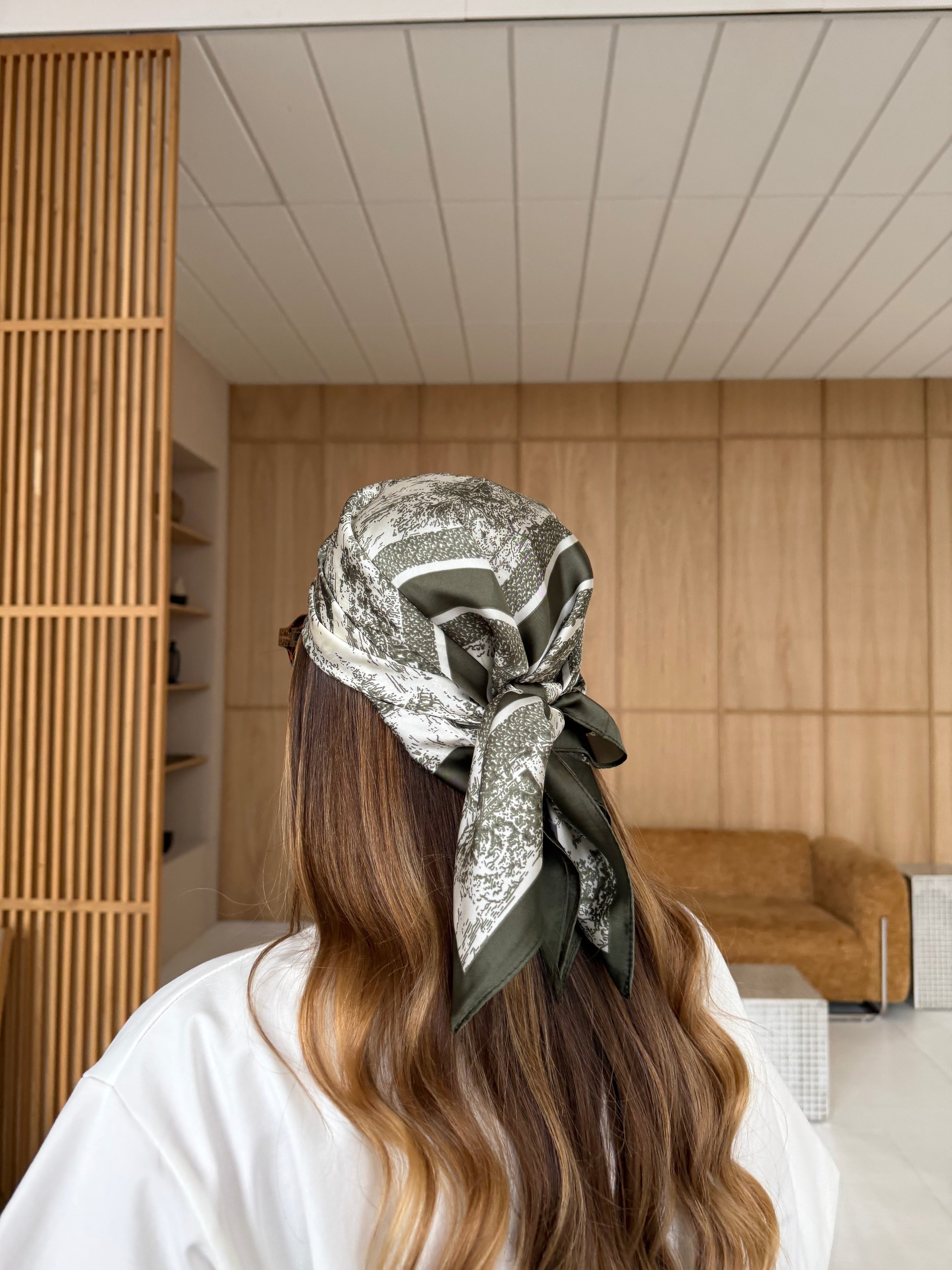 Carré de soie Foulard 9