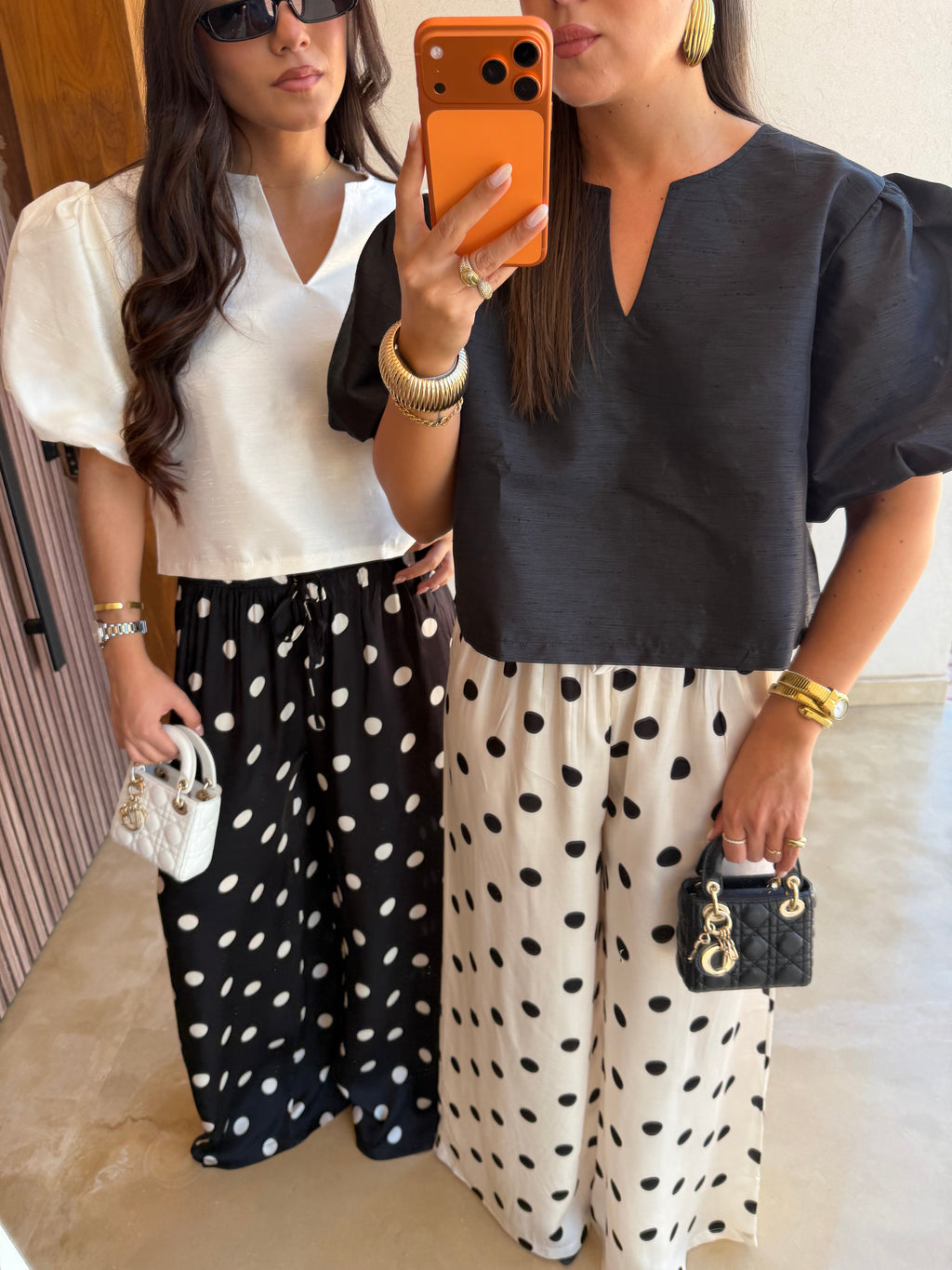 Pantalon satiné à pois blanc