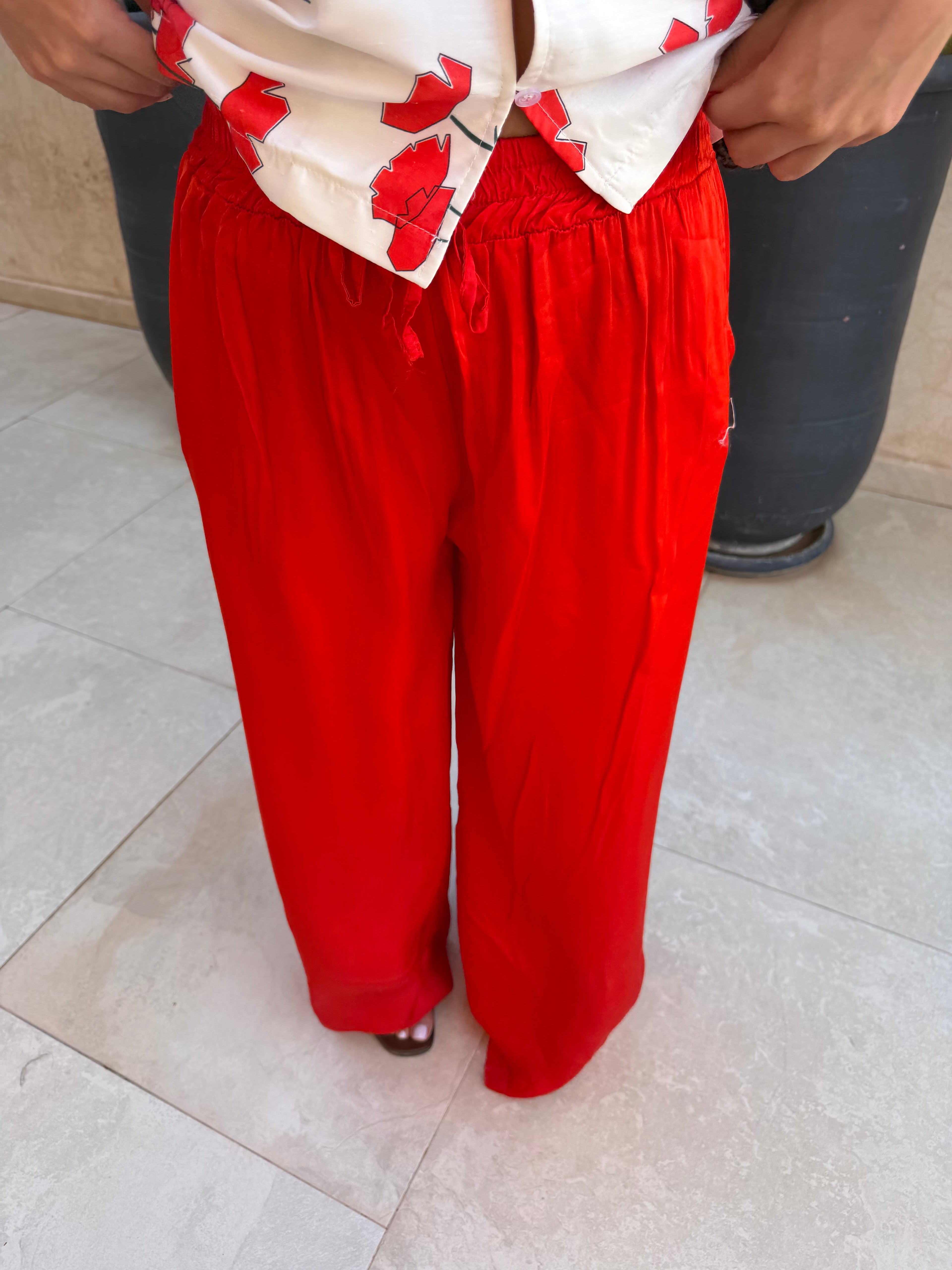 Pantalon satiné uni rouge